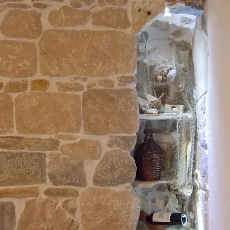 1 Apartment *